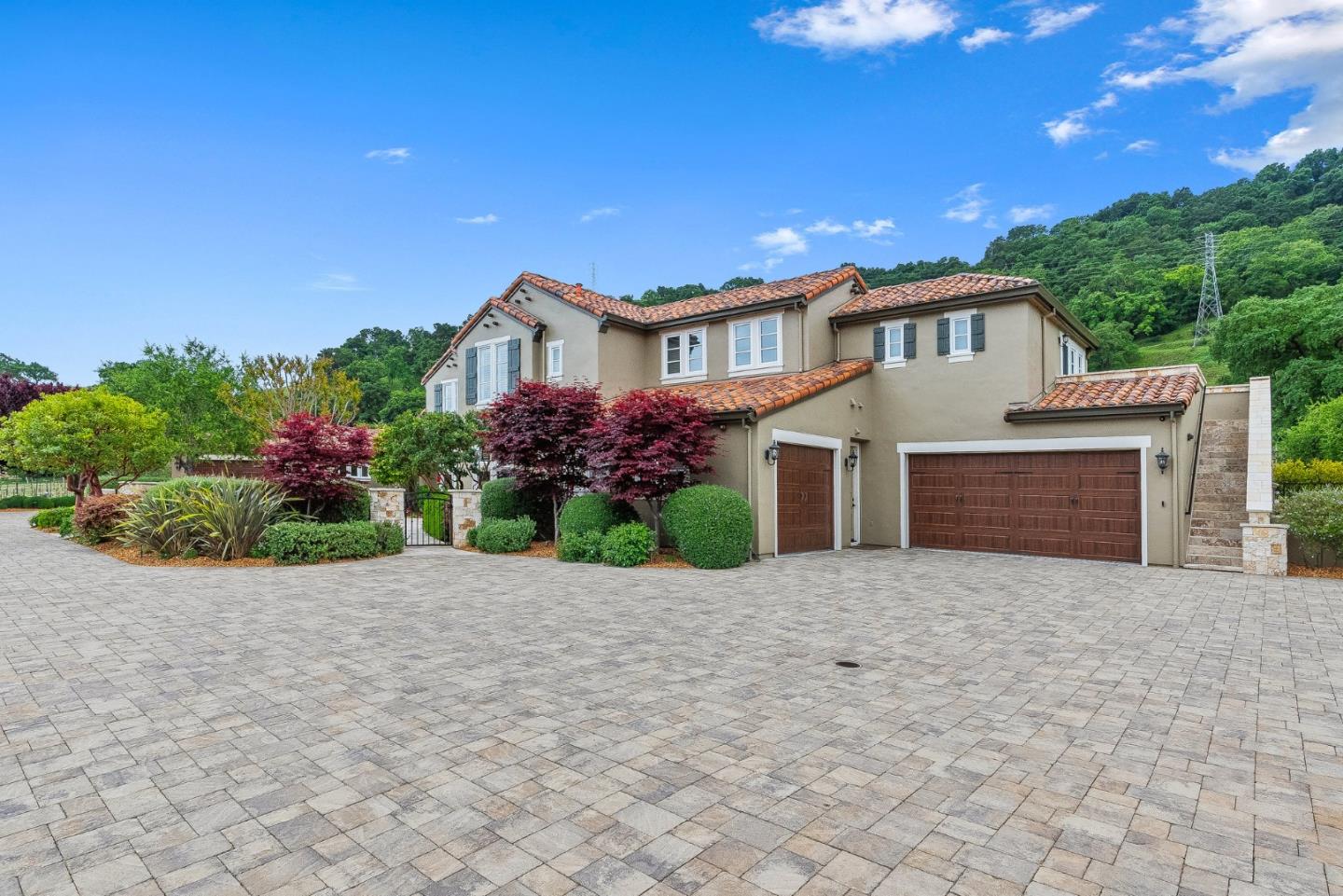 Detail Gallery Image 11 of 79 For 1405 Lakeview Ct, San Martin,  CA 95046 - 5 Beds | 6/1 Baths
