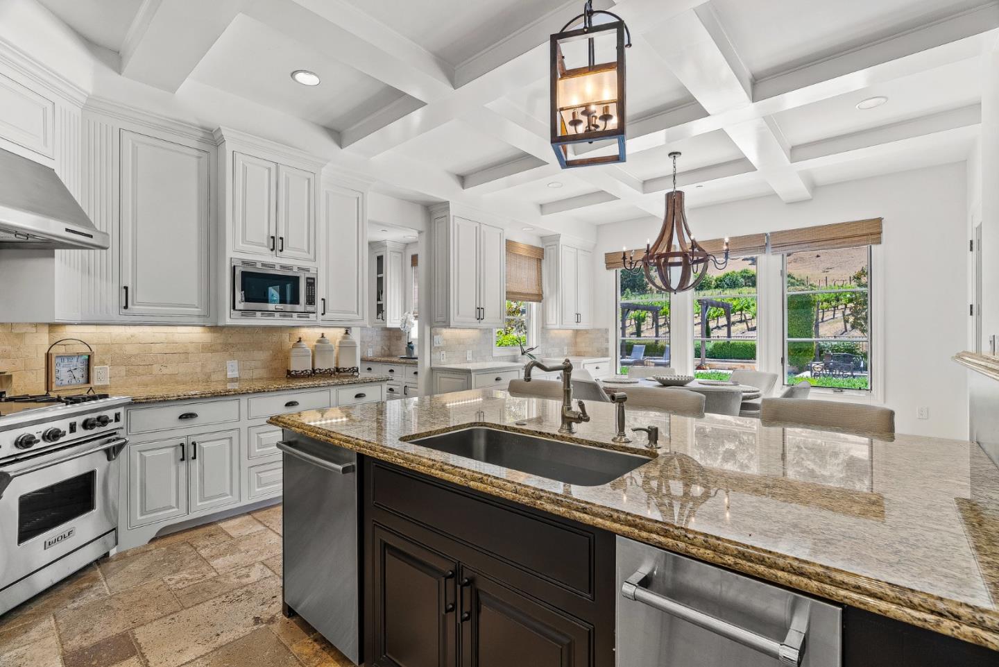 Detail Gallery Image 14 of 79 For 1405 Lakeview Ct, San Martin,  CA 95046 - 5 Beds | 6/1 Baths