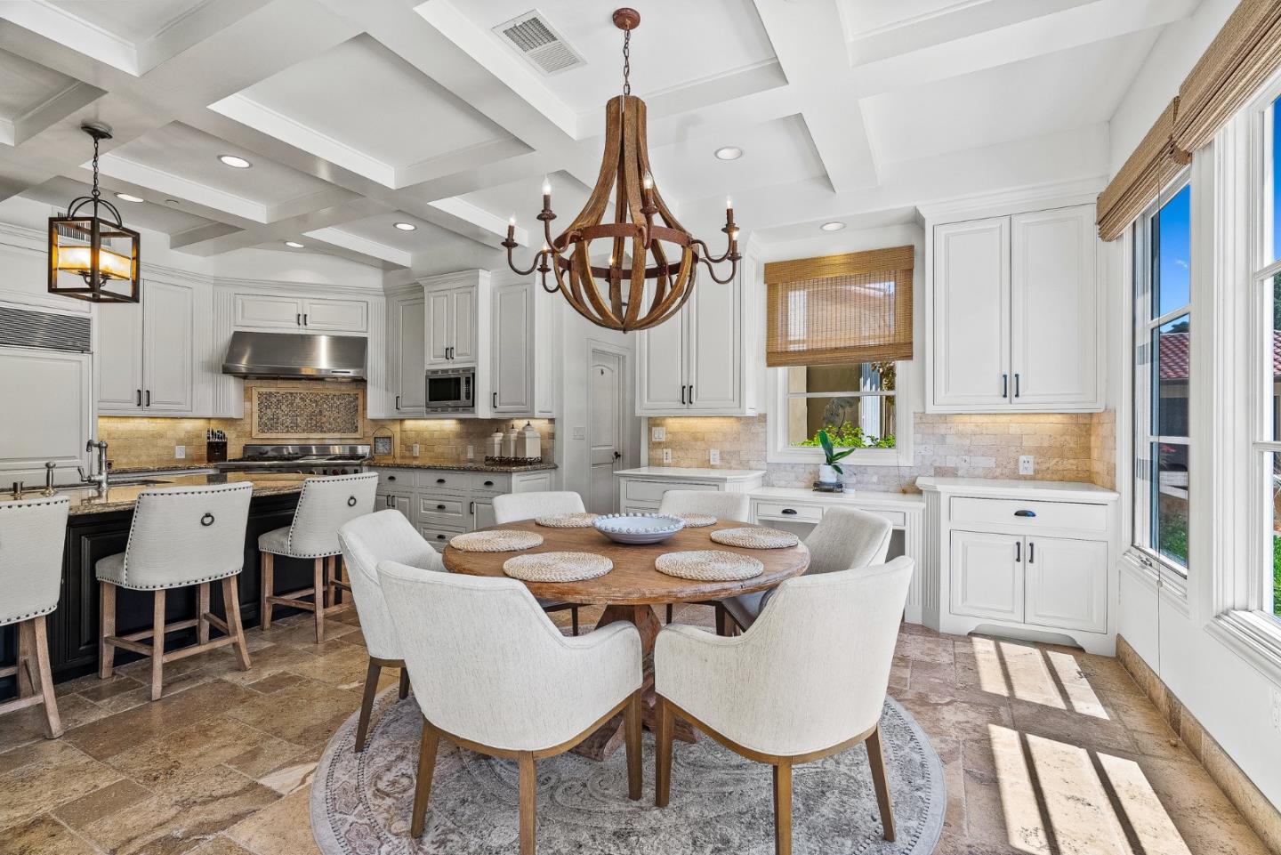 Detail Gallery Image 16 of 79 For 1405 Lakeview Ct, San Martin,  CA 95046 - 5 Beds | 6/1 Baths