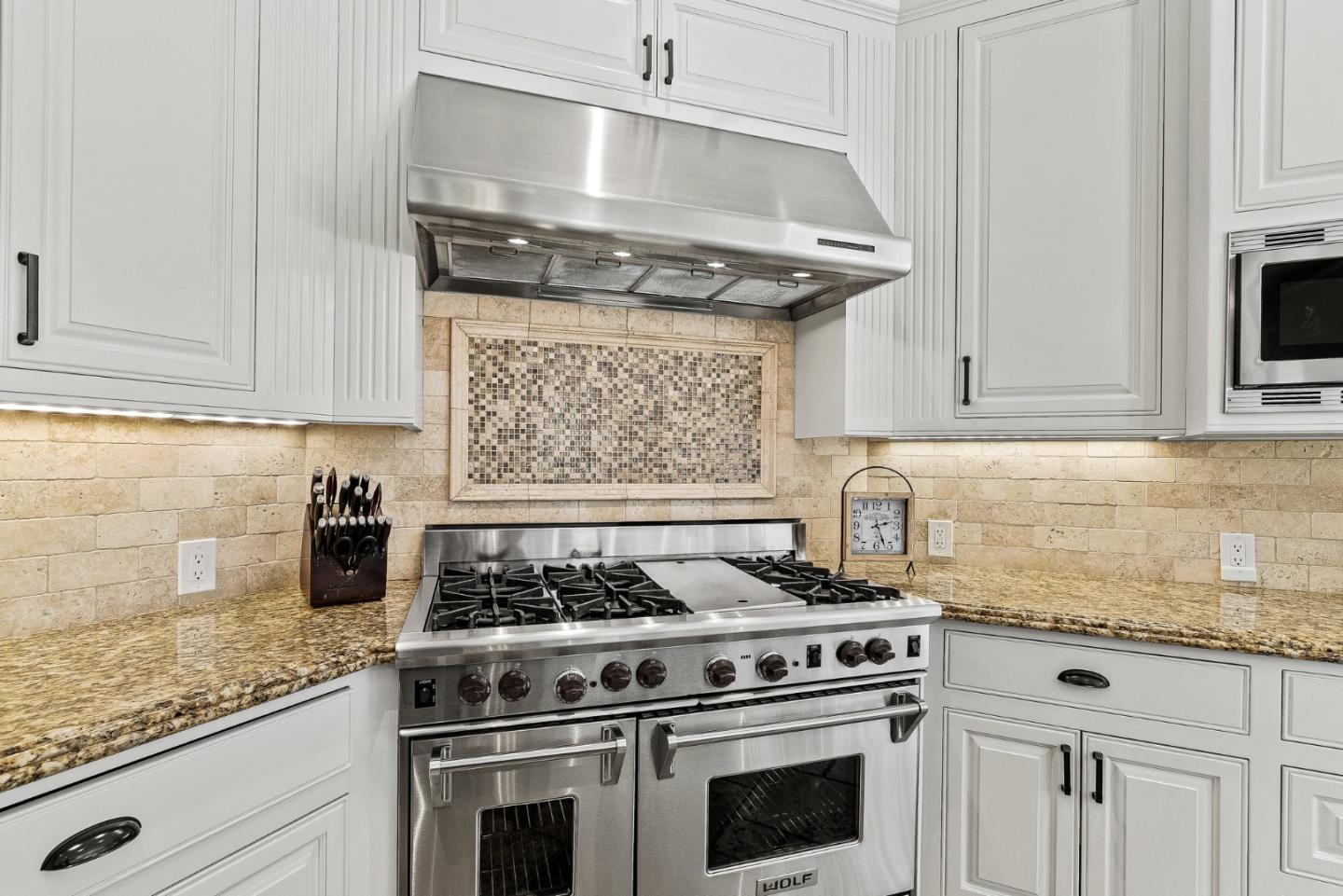 Detail Gallery Image 17 of 79 For 1405 Lakeview Ct, San Martin,  CA 95046 - 5 Beds | 6/1 Baths