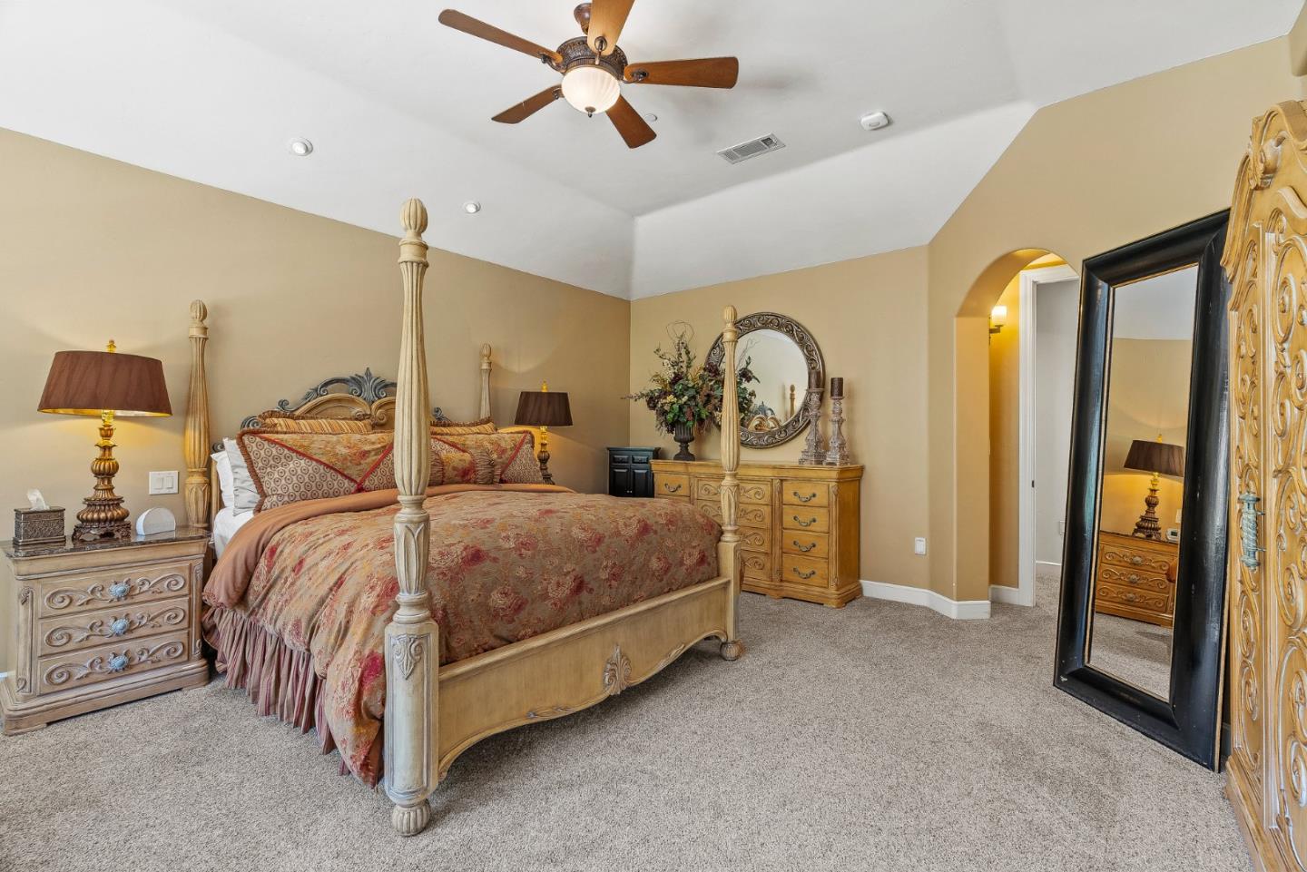 Detail Gallery Image 28 of 79 For 1405 Lakeview Ct, San Martin,  CA 95046 - 5 Beds | 6/1 Baths