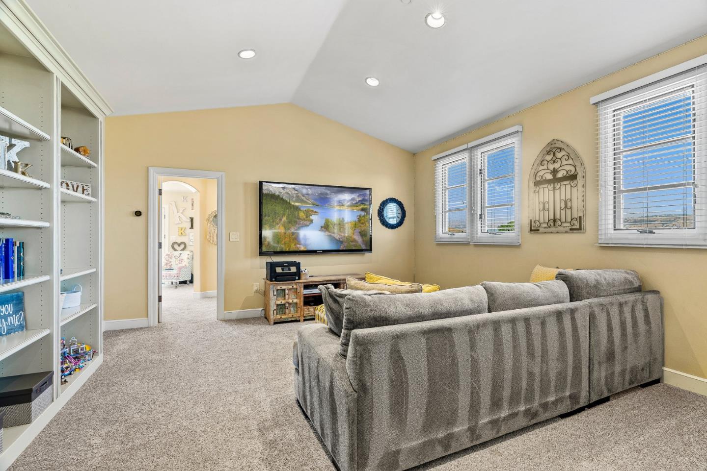 Detail Gallery Image 32 of 79 For 1405 Lakeview Ct, San Martin,  CA 95046 - 5 Beds | 6/1 Baths