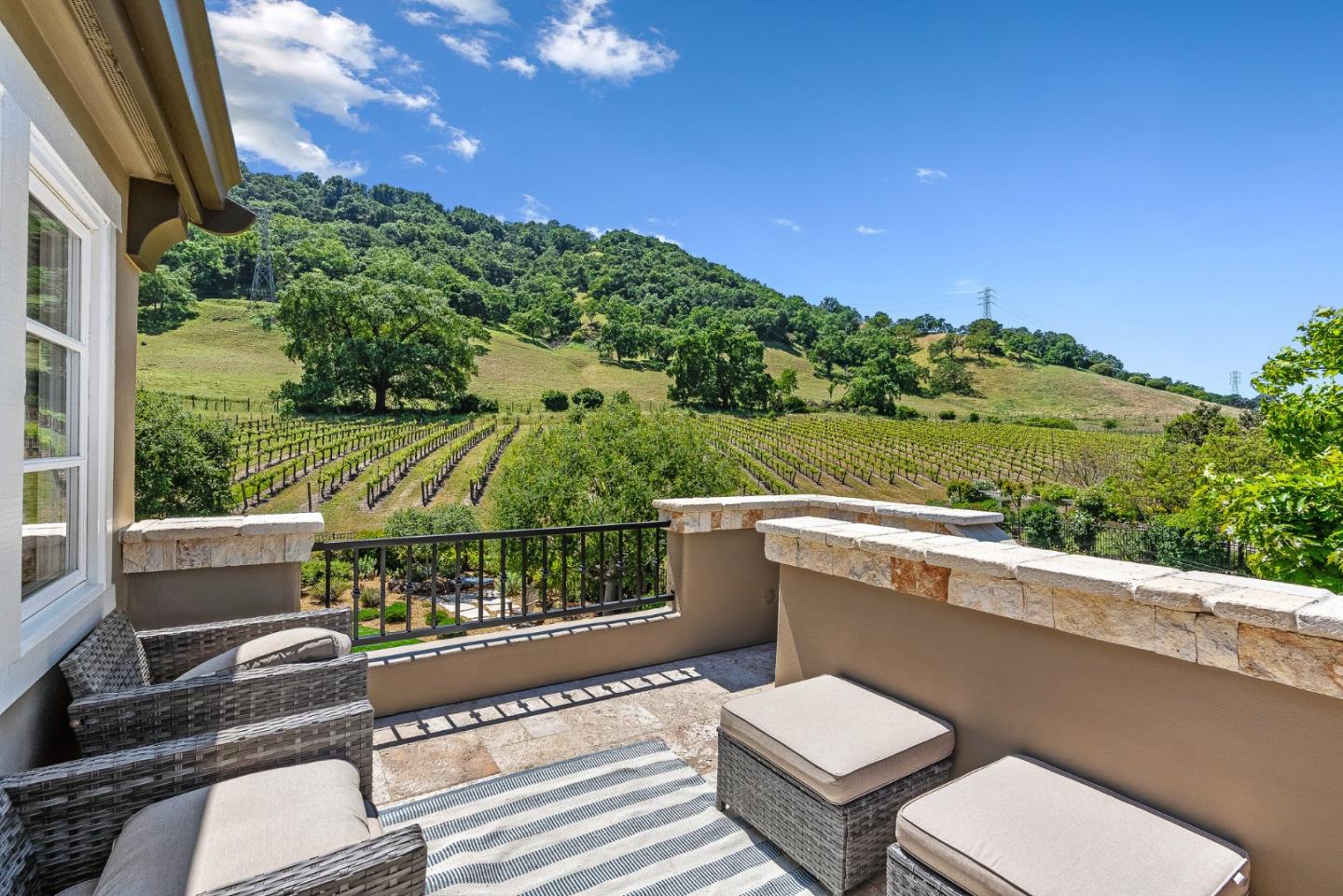 Detail Gallery Image 34 of 79 For 1405 Lakeview Ct, San Martin,  CA 95046 - 5 Beds | 6/1 Baths