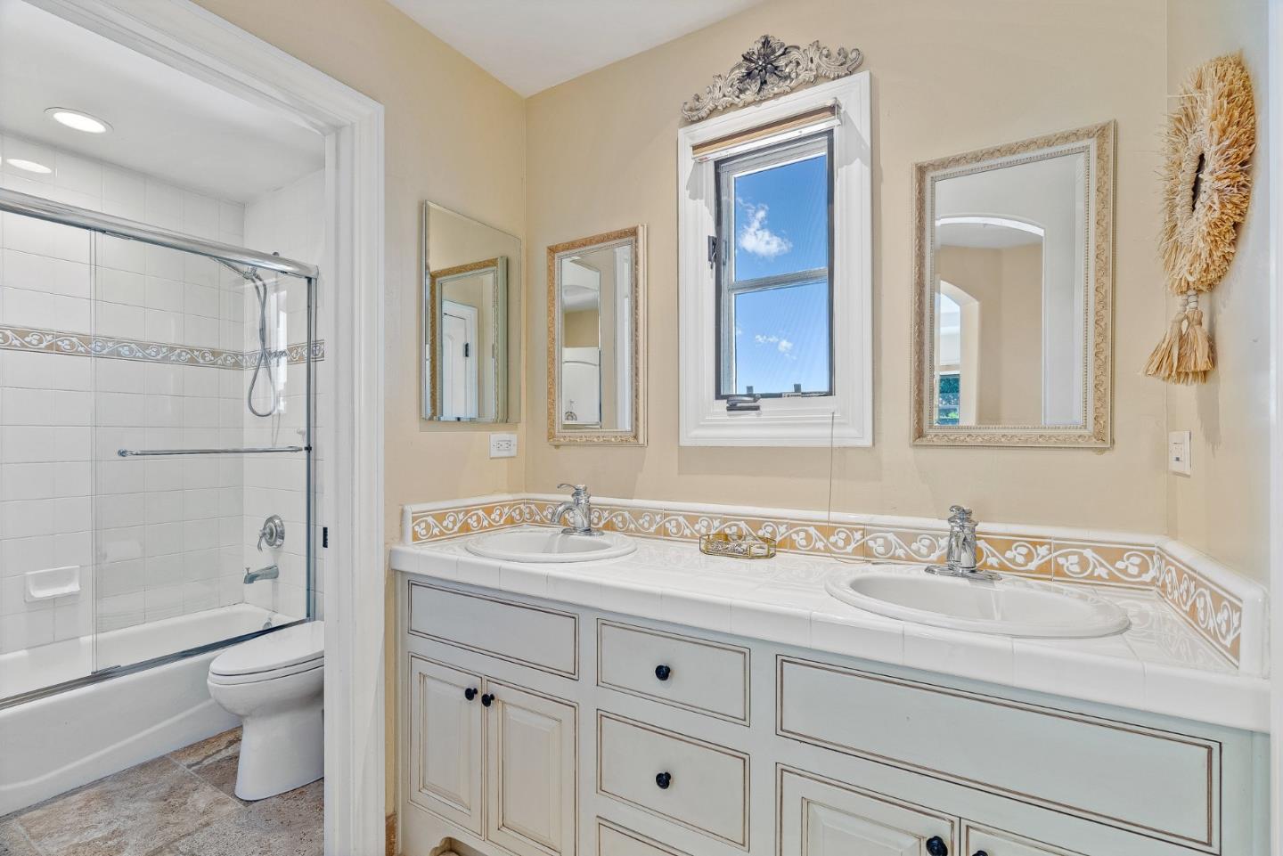 Detail Gallery Image 36 of 79 For 1405 Lakeview Ct, San Martin,  CA 95046 - 5 Beds | 6/1 Baths