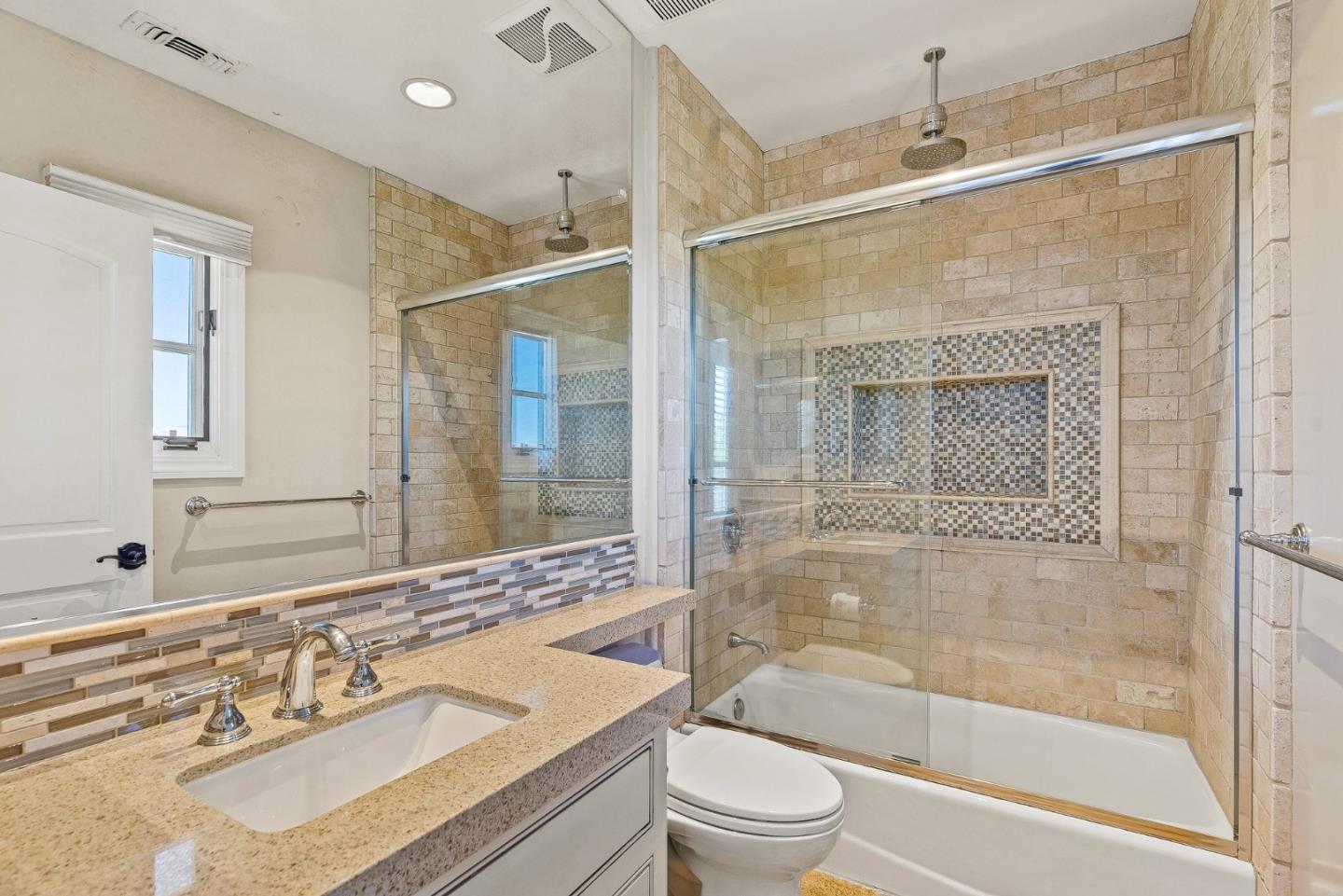 Detail Gallery Image 39 of 79 For 1405 Lakeview Ct, San Martin,  CA 95046 - 5 Beds | 6/1 Baths