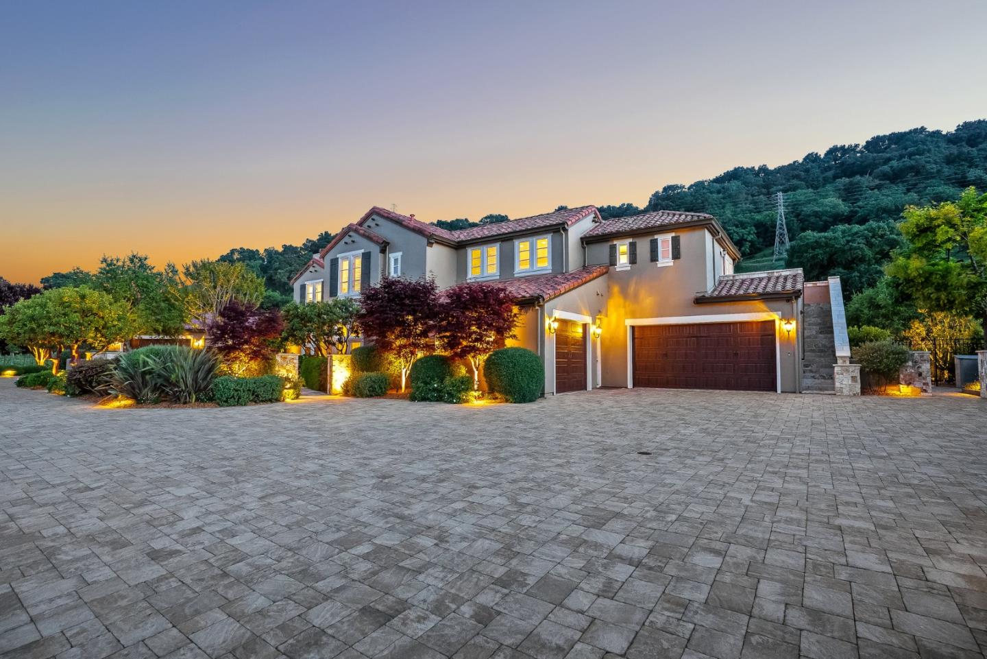 Detail Gallery Image 4 of 79 For 1405 Lakeview Ct, San Martin,  CA 95046 - 5 Beds | 6/1 Baths