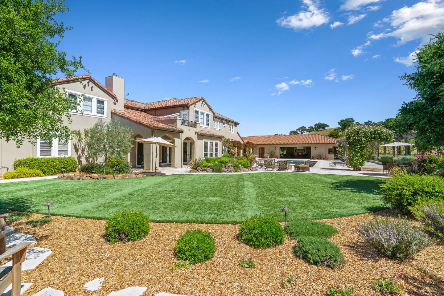 Detail Gallery Image 44 of 79 For 1405 Lakeview Ct, San Martin,  CA 95046 - 5 Beds | 6/1 Baths