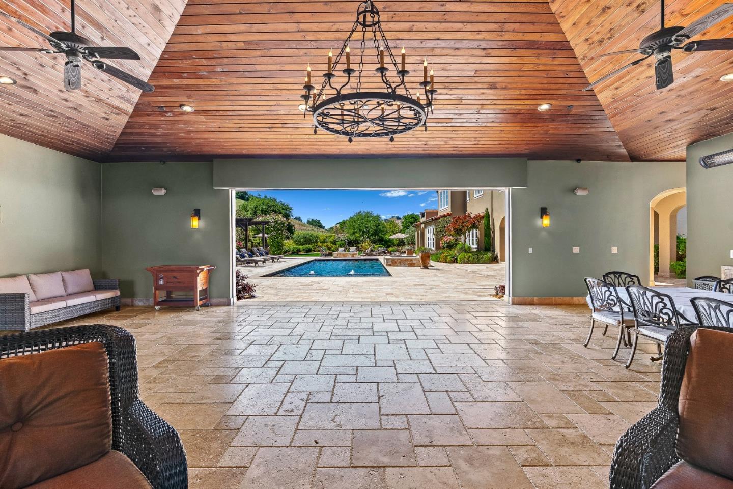 Detail Gallery Image 47 of 79 For 1405 Lakeview Ct, San Martin,  CA 95046 - 5 Beds | 6/1 Baths