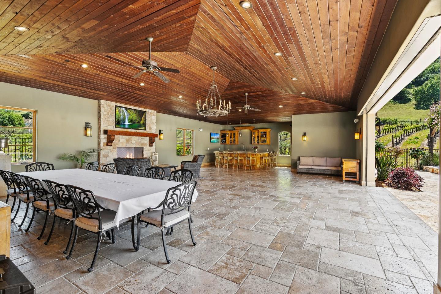 Detail Gallery Image 48 of 79 For 1405 Lakeview Ct, San Martin,  CA 95046 - 5 Beds | 6/1 Baths