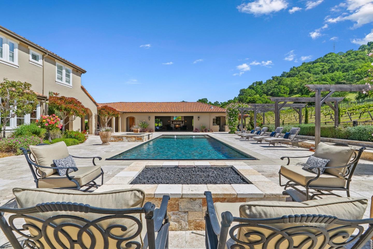Detail Gallery Image 58 of 79 For 1405 Lakeview Ct, San Martin,  CA 95046 - 5 Beds | 6/1 Baths