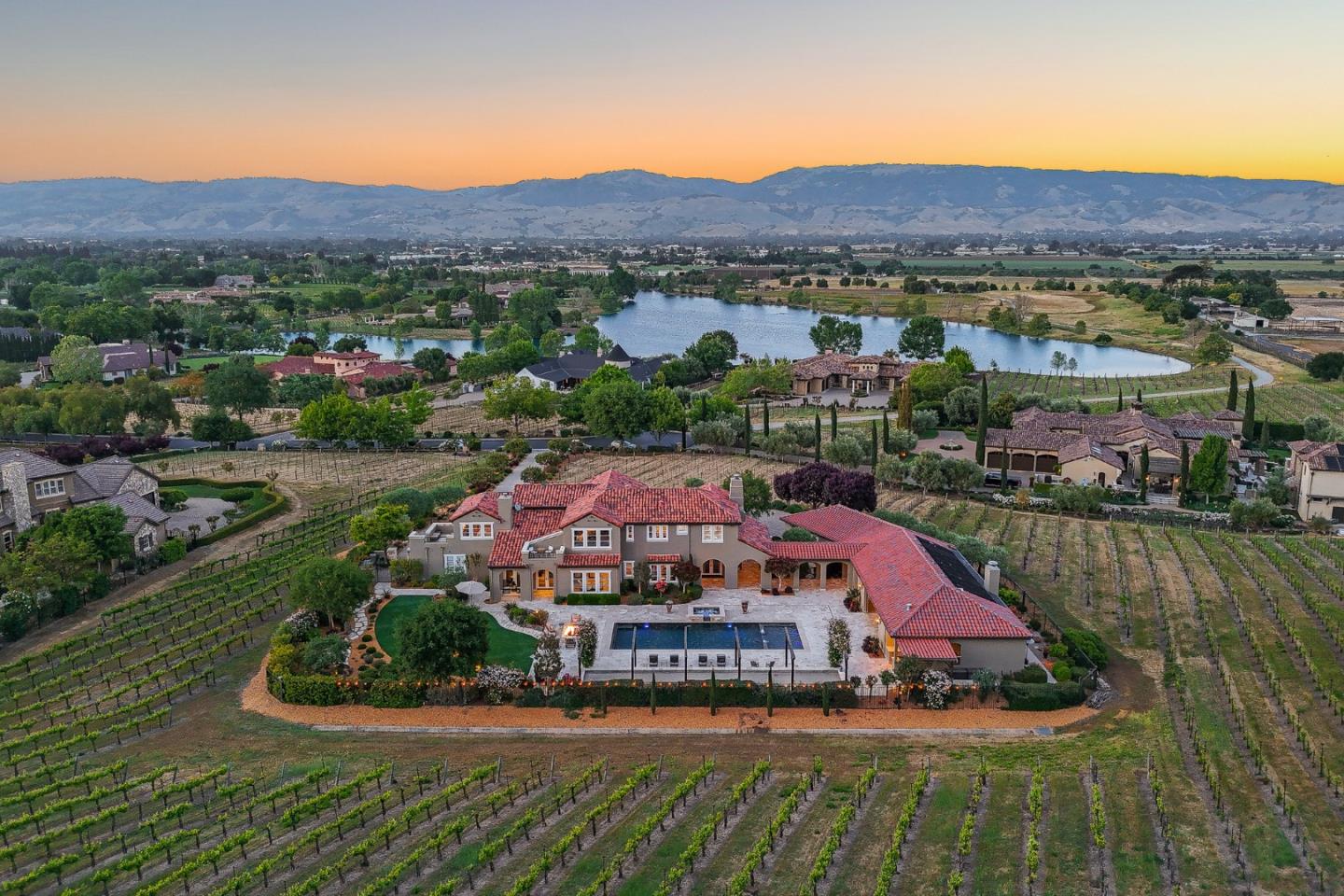 Detail Gallery Image 62 of 79 For 1405 Lakeview Ct, San Martin,  CA 95046 - 5 Beds | 6/1 Baths