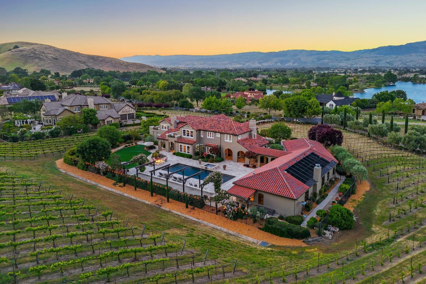 Detail Gallery Image 63 of 79 For 1405 Lakeview Ct, San Martin,  CA 95046 - 5 Beds | 6/1 Baths
