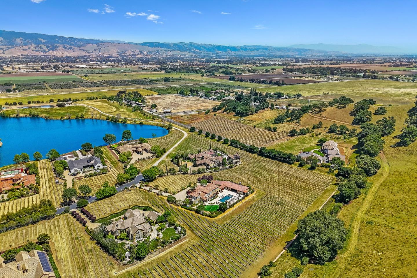 Detail Gallery Image 64 of 79 For 1405 Lakeview Ct, San Martin,  CA 95046 - 5 Beds | 6/1 Baths