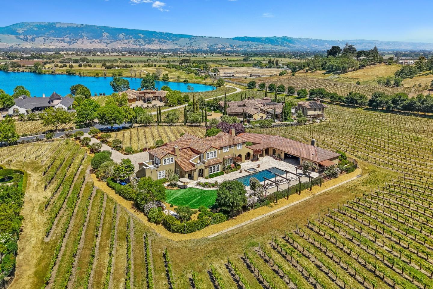 Detail Gallery Image 66 of 79 For 1405 Lakeview Ct, San Martin,  CA 95046 - 5 Beds | 6/1 Baths