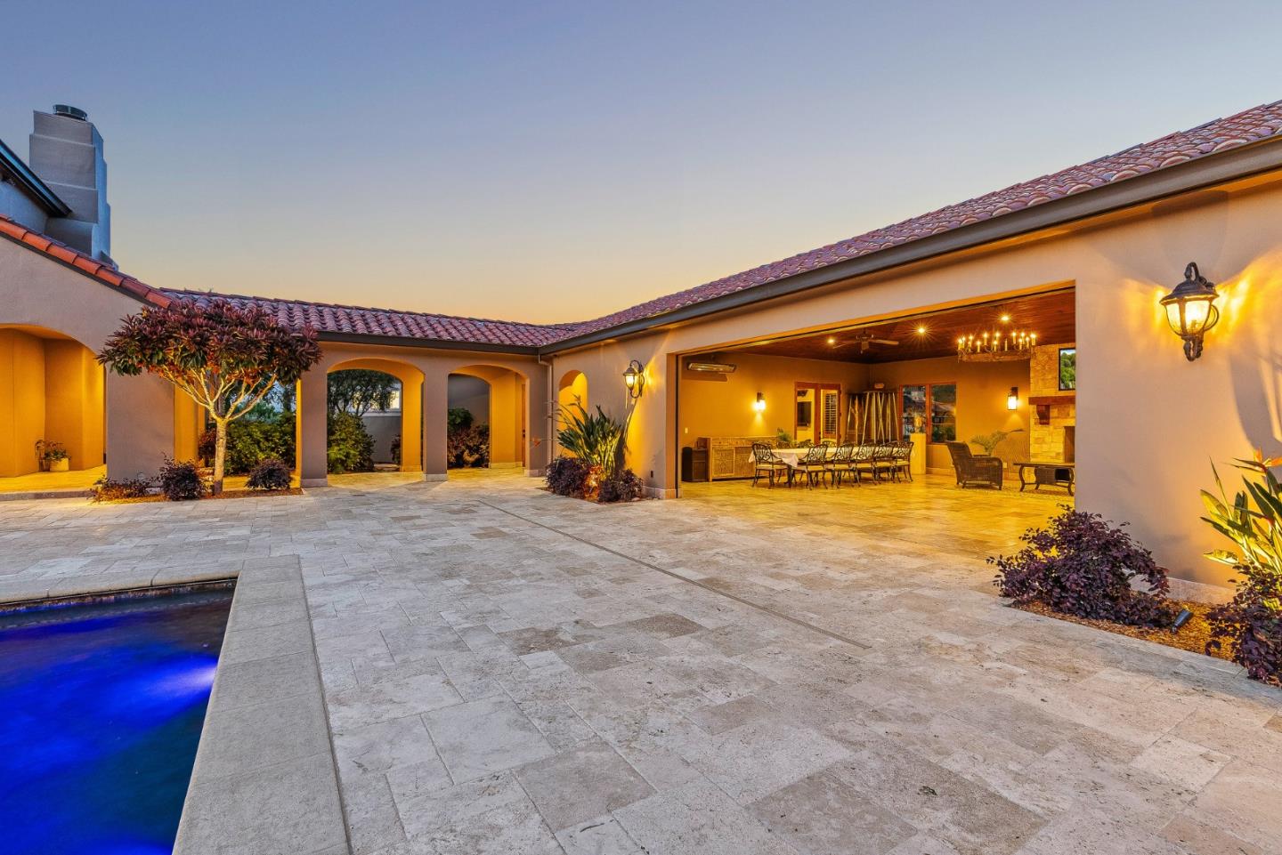 Detail Gallery Image 7 of 79 For 1405 Lakeview Ct, San Martin,  CA 95046 - 5 Beds | 6/1 Baths