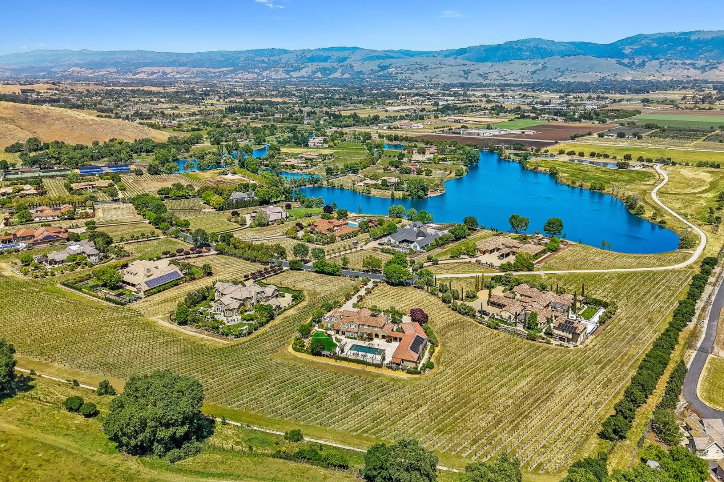 Detail Gallery Image 70 of 79 For 1405 Lakeview Ct, San Martin,  CA 95046 - 5 Beds | 6/1 Baths