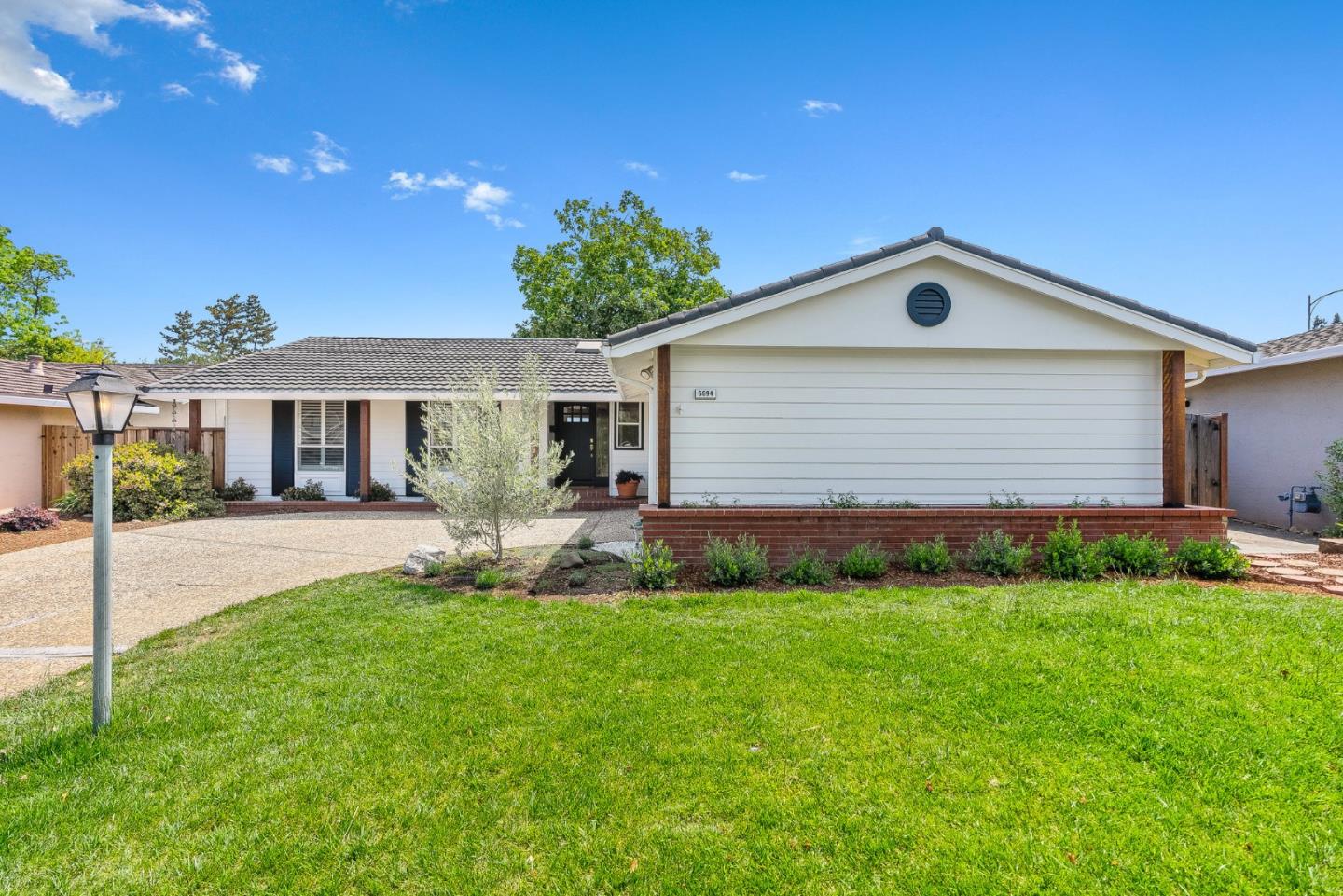 Detail Gallery Image 1 of 26 For 6694 Mount Forest Dr, San Jose,  CA 95120 - 4 Beds | 2 Baths
