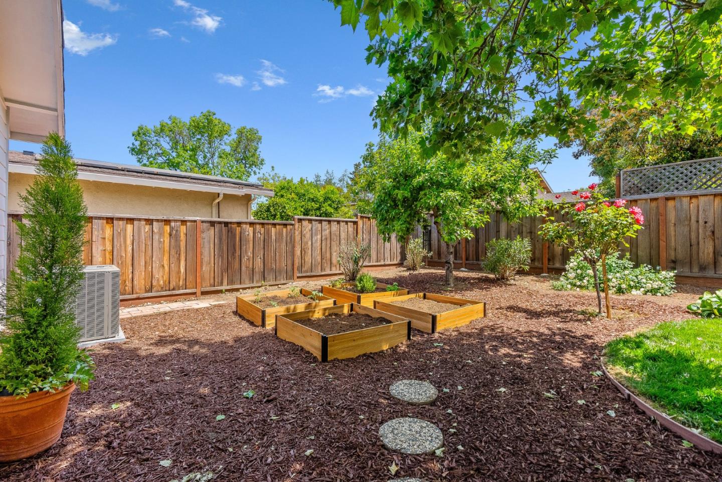 Detail Gallery Image 25 of 26 For 6694 Mount Forest Dr, San Jose,  CA 95120 - 4 Beds | 2 Baths