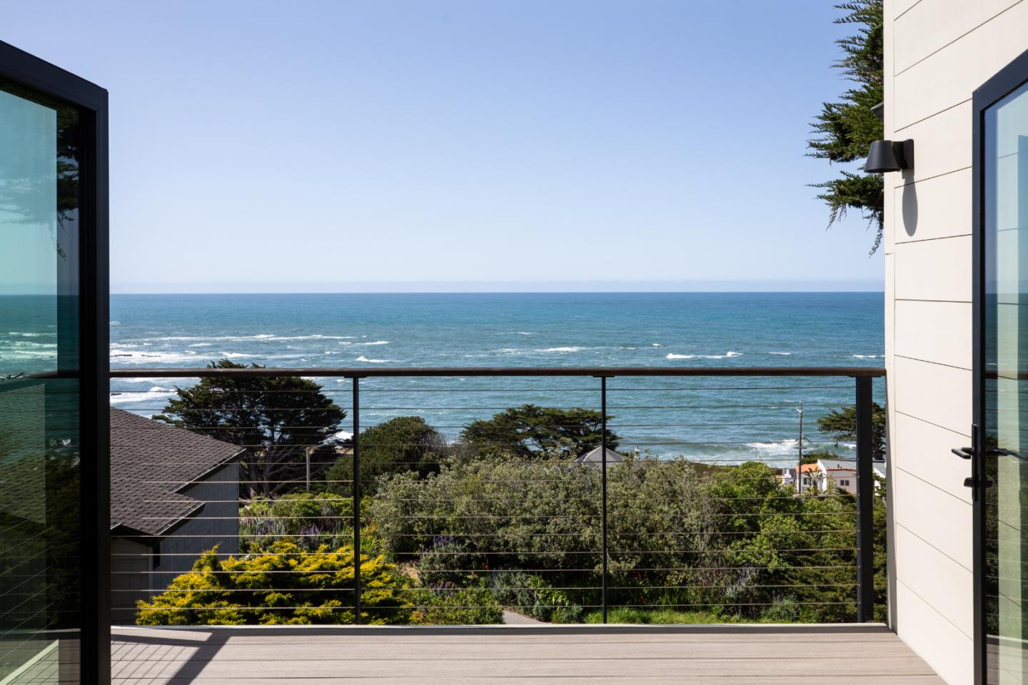 Detail Gallery Image 2 of 46 For 530 Stetson St, Moss Beach,  CA 94038 - 3 Beds | 3 Baths
