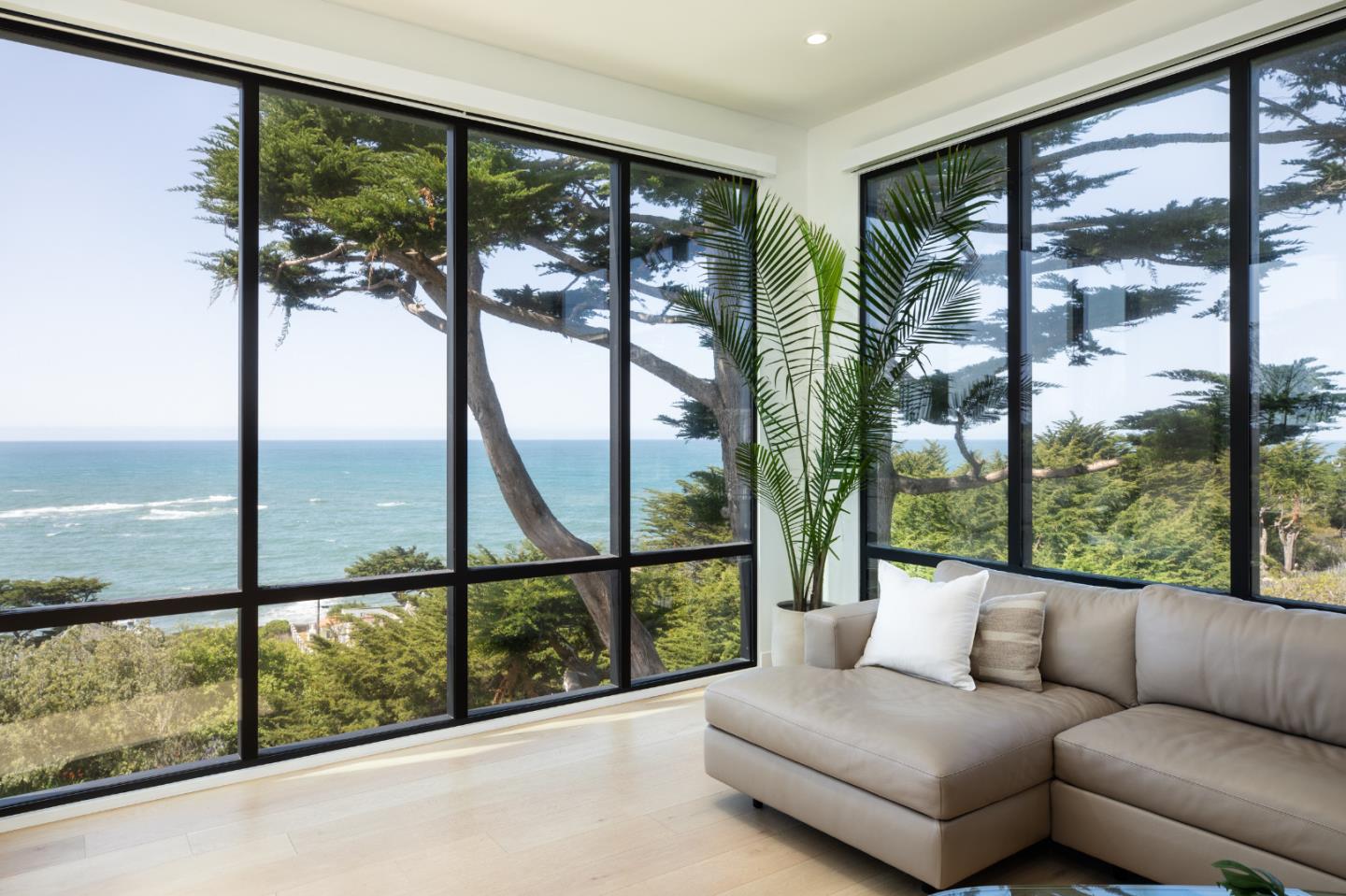 Detail Gallery Image 3 of 46 For 530 Stetson St, Moss Beach,  CA 94038 - 3 Beds | 3 Baths