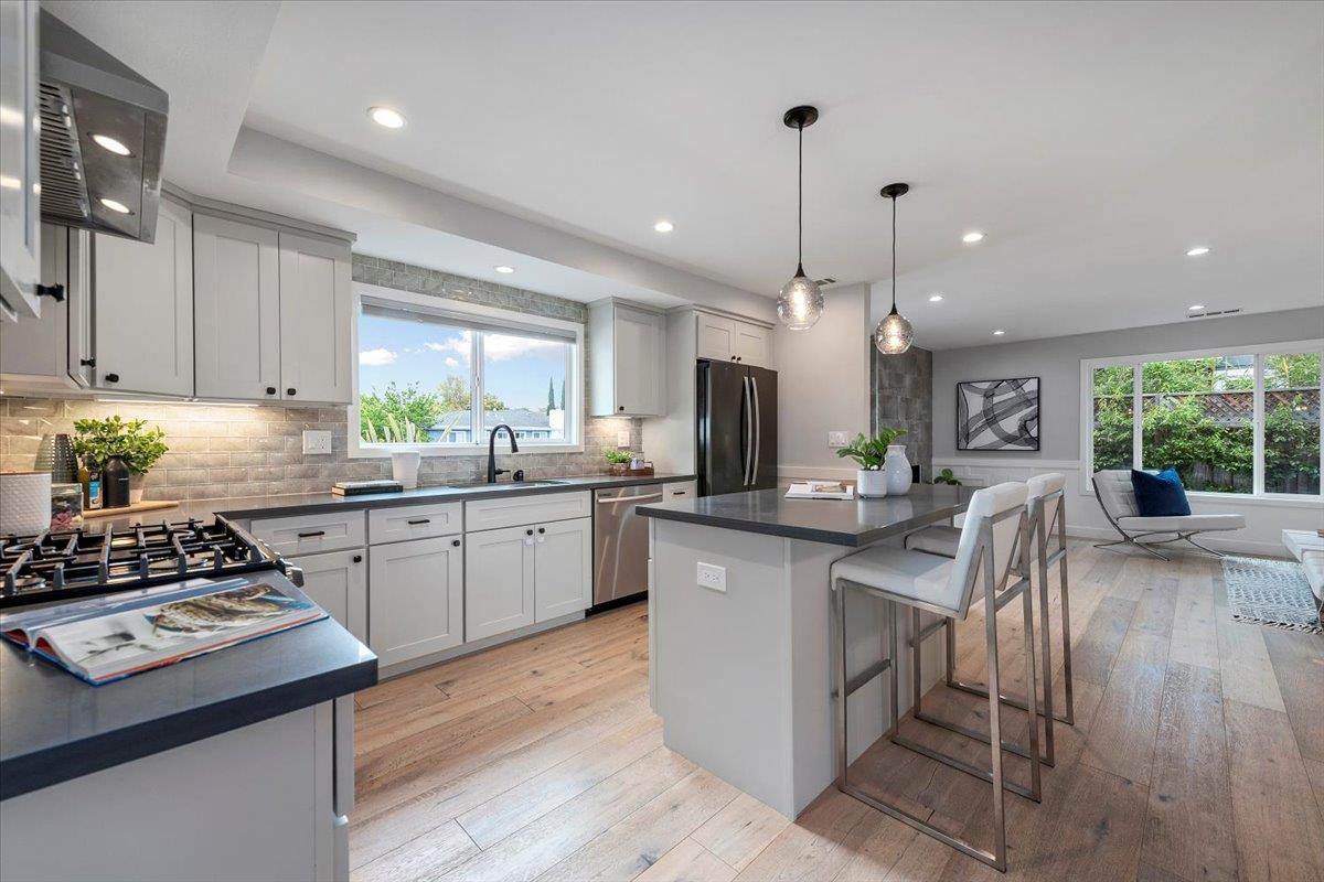 Detail Gallery Image 10 of 26 For 766 Vaquero Dr, Mountain View,  CA 94043 - 3 Beds | 2 Baths