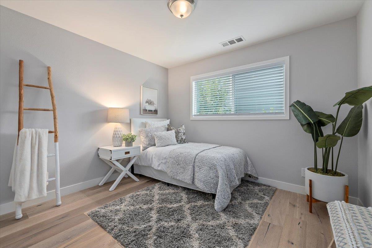 Detail Gallery Image 16 of 26 For 766 Vaquero Dr, Mountain View,  CA 94043 - 3 Beds | 2 Baths
