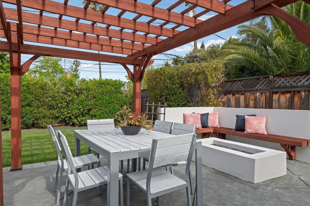 Detail Gallery Image 22 of 26 For 766 Vaquero Dr, Mountain View,  CA 94043 - 3 Beds | 2 Baths