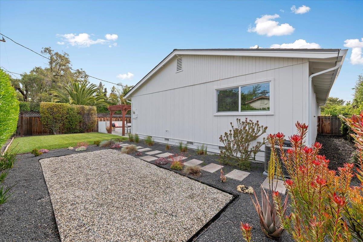Detail Gallery Image 24 of 26 For 766 Vaquero Dr, Mountain View,  CA 94043 - 3 Beds | 2 Baths
