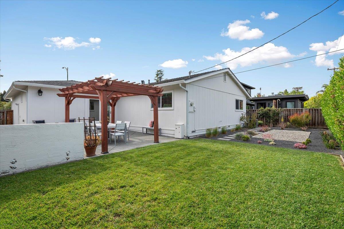 Detail Gallery Image 25 of 26 For 766 Vaquero Dr, Mountain View,  CA 94043 - 3 Beds | 2 Baths