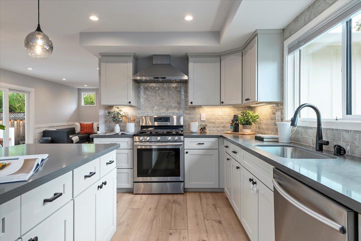 Detail Gallery Image 9 of 26 For 766 Vaquero Dr, Mountain View,  CA 94043 - 3 Beds | 2 Baths