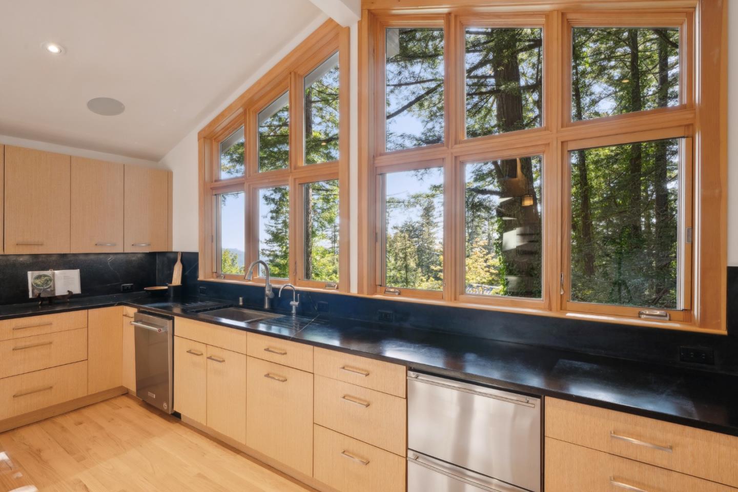 Detail Gallery Image 11 of 51 For 103 Harkins Rd, Woodside,  CA 94062 - 5 Beds | 3/1 Baths