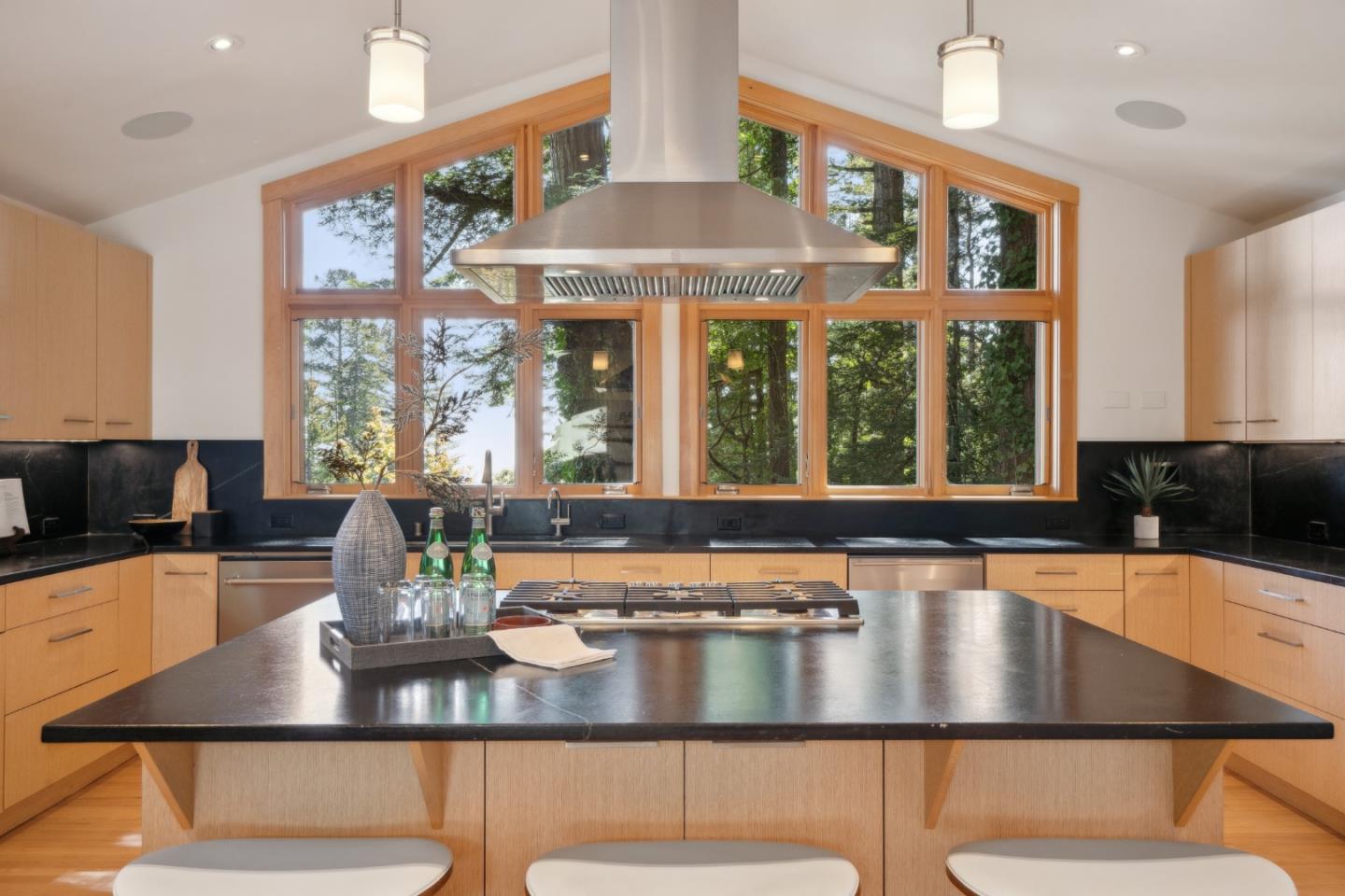 Detail Gallery Image 14 of 51 For 103 Harkins Rd, Woodside,  CA 94062 - 5 Beds | 3/1 Baths