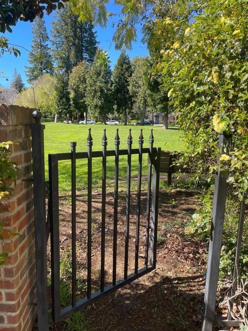 Detail Gallery Image 2 of 6 For 842 Waverley(Studio) St, Palo Alto,  CA 94301 - 0 Beds | 1 Baths