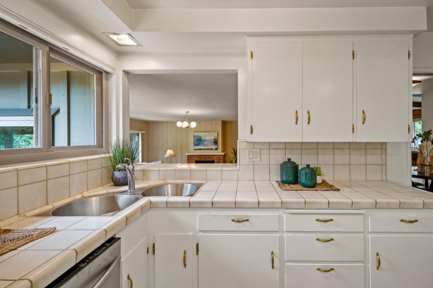 Detail Gallery Image 10 of 22 For 1088 Indian Village Rd, Pebble Beach,  CA 93953 - 4 Beds | 3 Baths