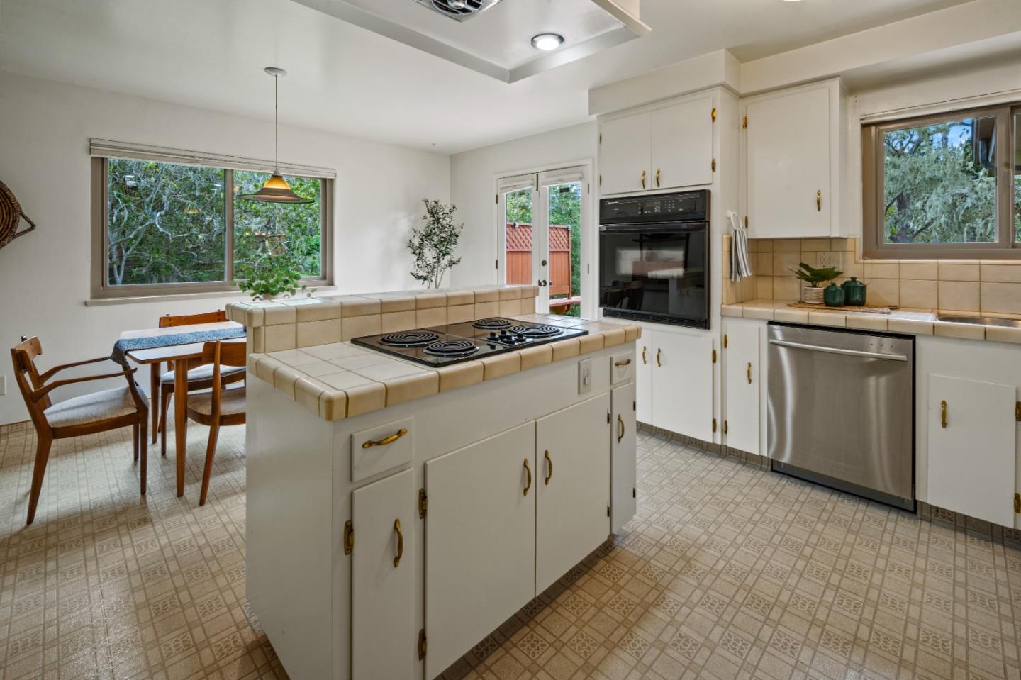 Detail Gallery Image 11 of 22 For 1088 Indian Village Rd, Pebble Beach,  CA 93953 - 4 Beds | 3 Baths