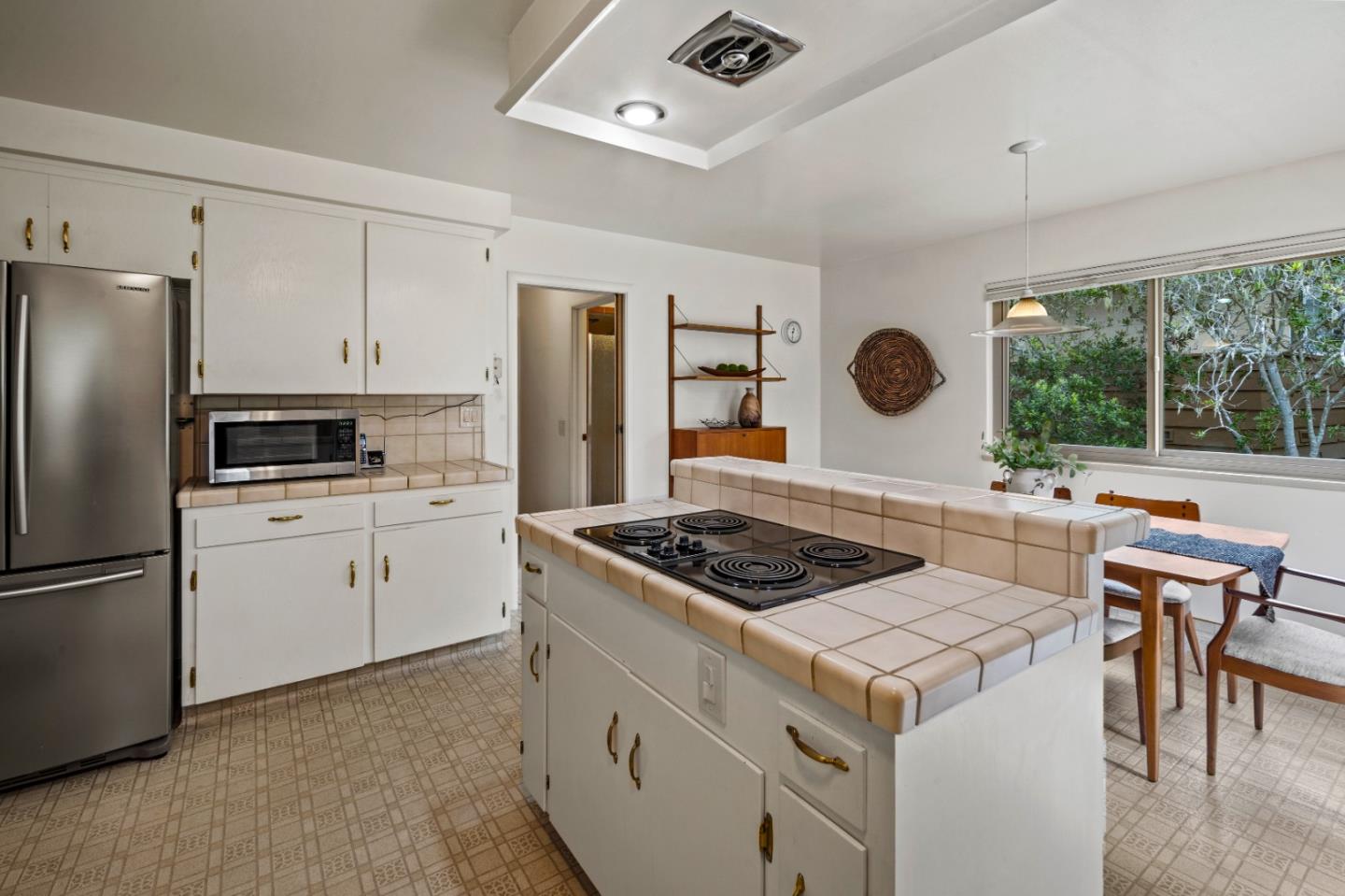 Detail Gallery Image 8 of 22 For 1088 Indian Village Rd, Pebble Beach,  CA 93953 - 4 Beds | 3 Baths