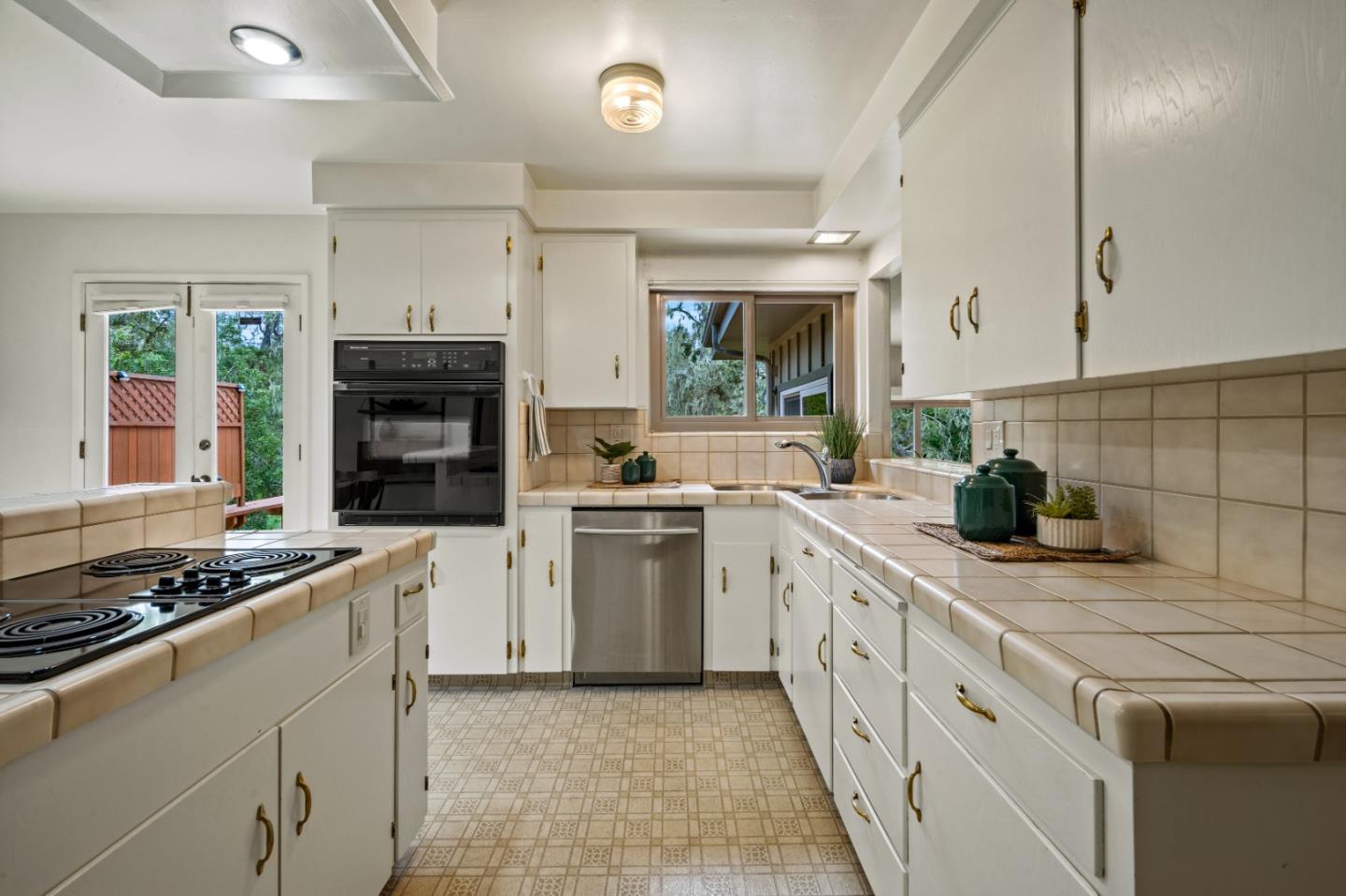 Detail Gallery Image 9 of 22 For 1088 Indian Village Rd, Pebble Beach,  CA 93953 - 4 Beds | 3 Baths