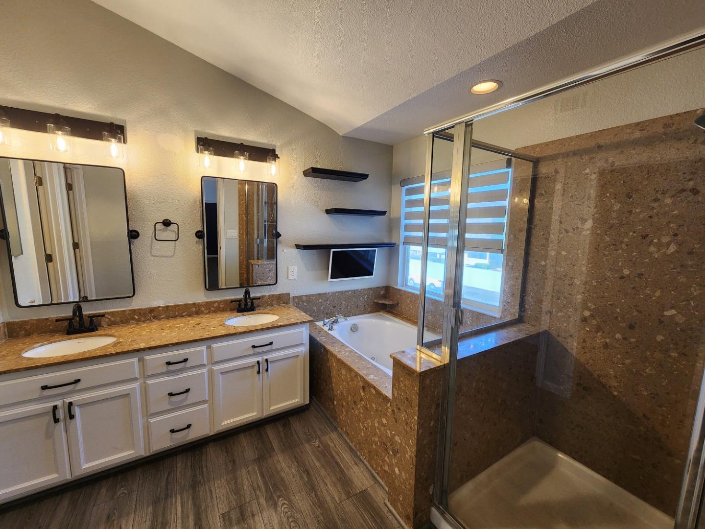 Detail Gallery Image 10 of 17 For Hawkins Ln, Tracy,  CA 95377 - 4 Beds | 2/1 Baths