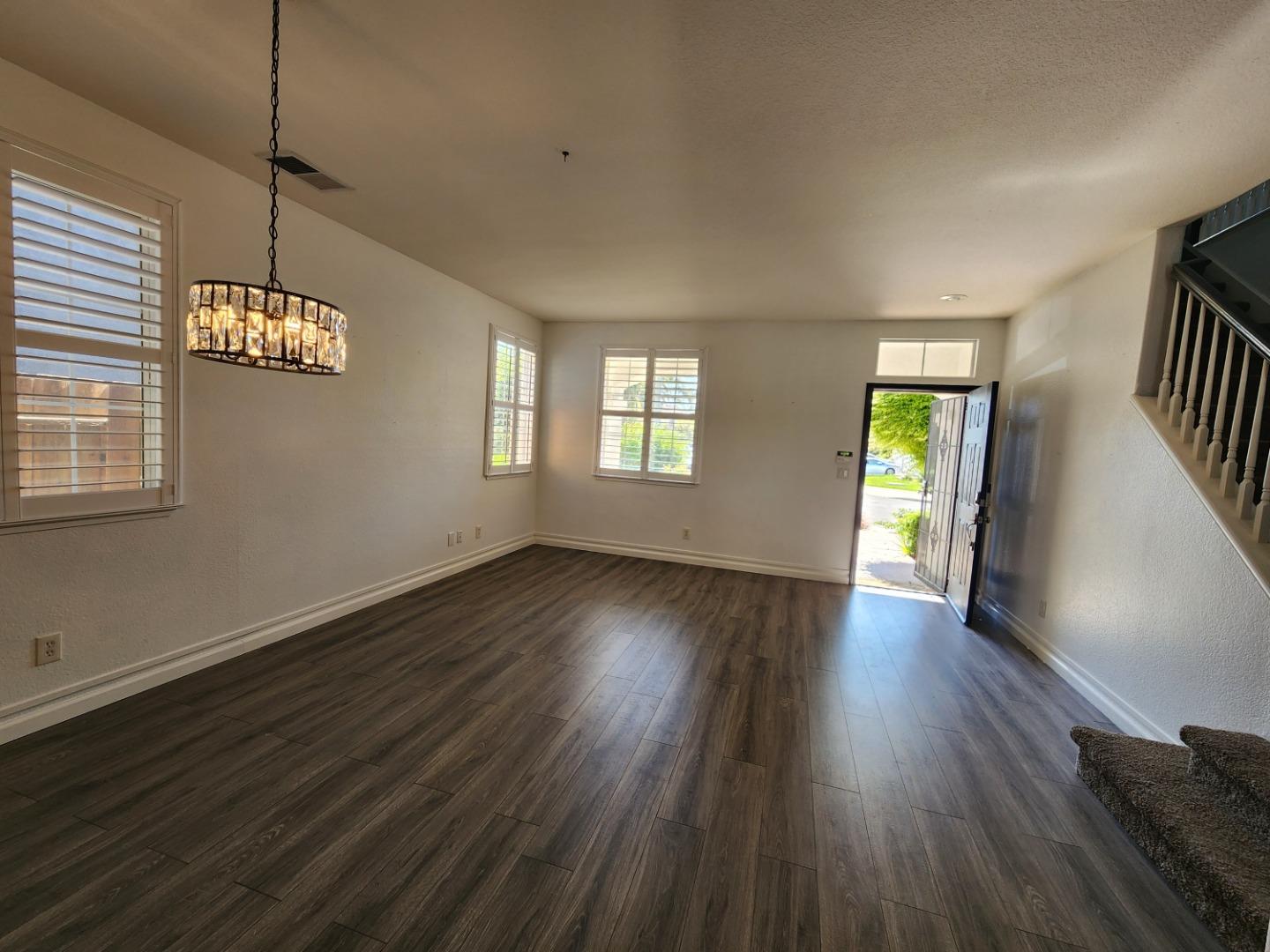Detail Gallery Image 12 of 17 For Hawkins Ln, Tracy,  CA 95377 - 4 Beds | 2/1 Baths