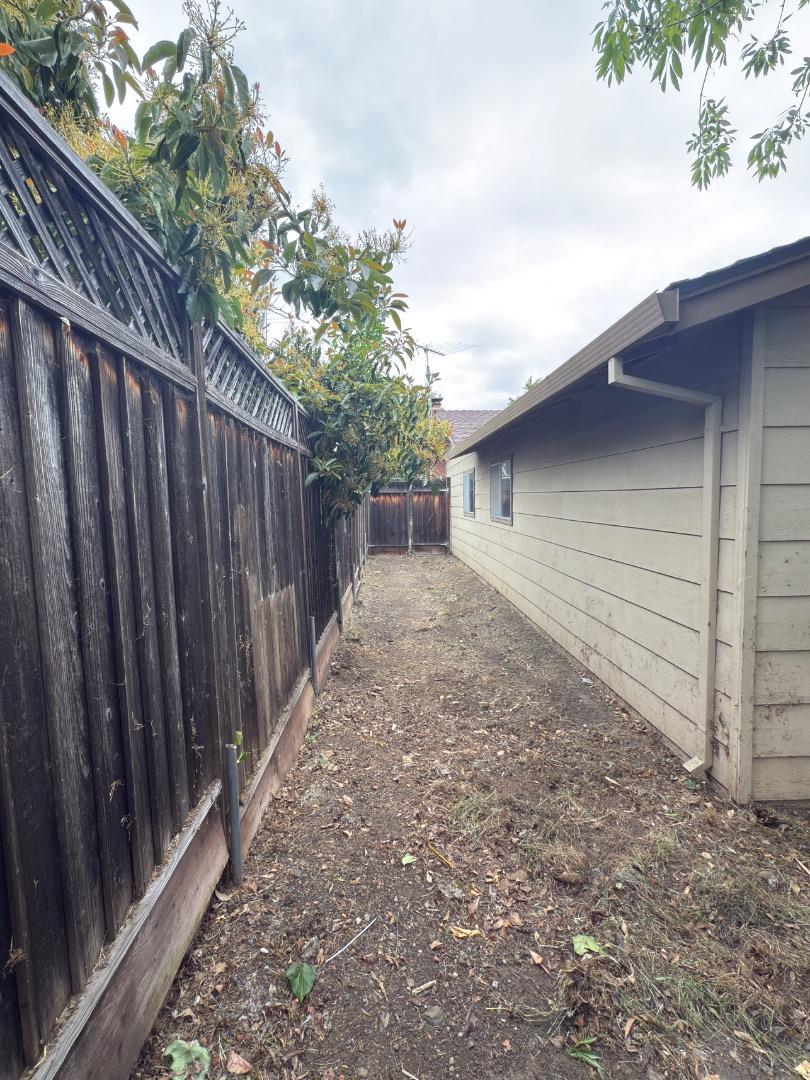 Detail Gallery Image 3 of 5 For 1927 Conifer Ln, San Jose,  CA 95132 - 4 Beds | 2 Baths