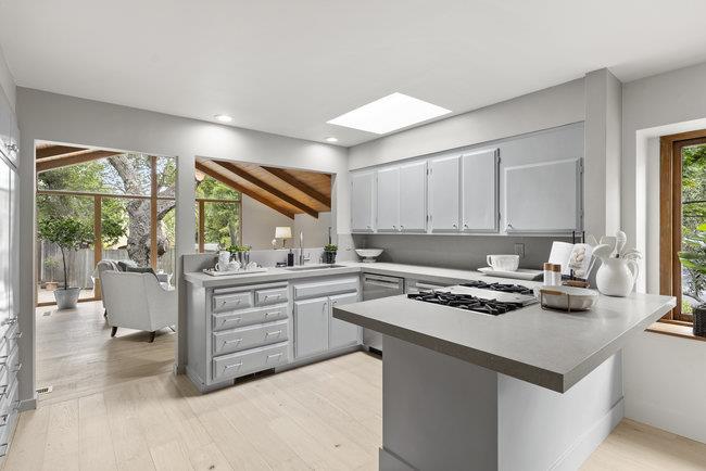 Detail Gallery Image 16 of 43 For 300 Chesham Ave, San Carlos,  CA 94070 - 4 Beds | 2 Baths