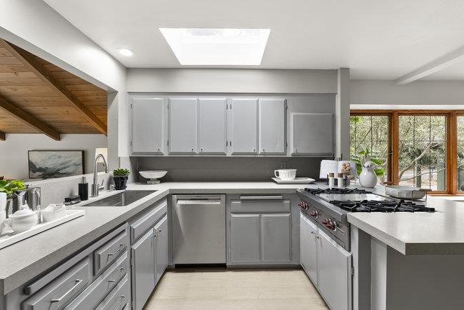 Detail Gallery Image 17 of 43 For 300 Chesham Ave, San Carlos,  CA 94070 - 4 Beds | 2 Baths