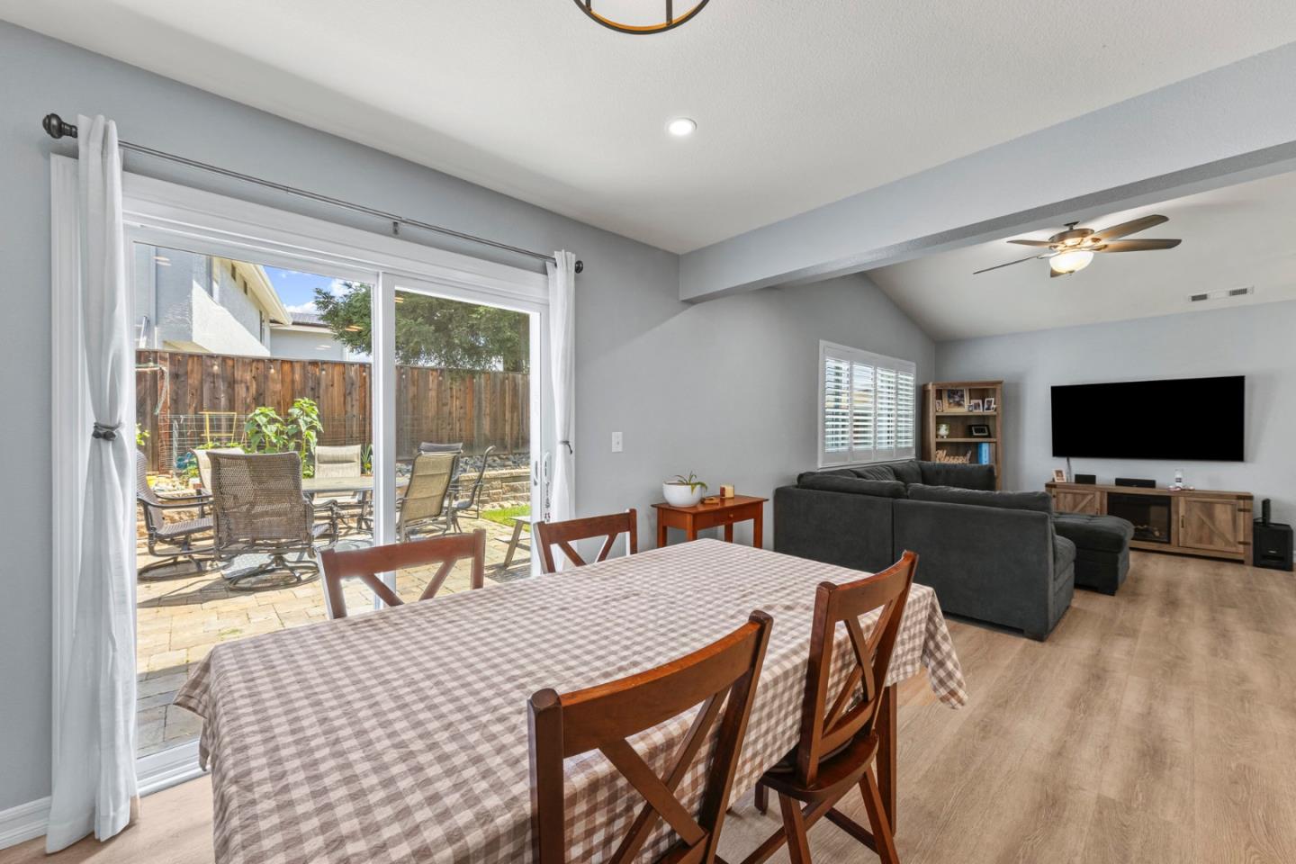 Detail Gallery Image 10 of 22 For 9280 Church St, Gilroy,  CA 95020 - 3 Beds | 2/1 Baths