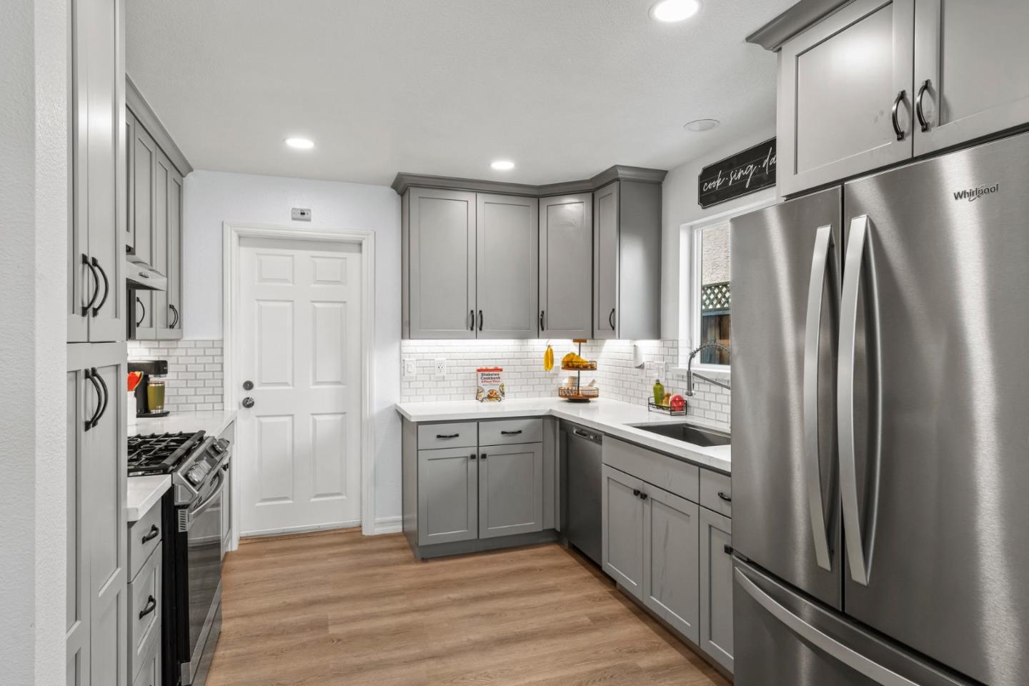 Detail Gallery Image 6 of 22 For 9280 Church St, Gilroy,  CA 95020 - 3 Beds | 2/1 Baths