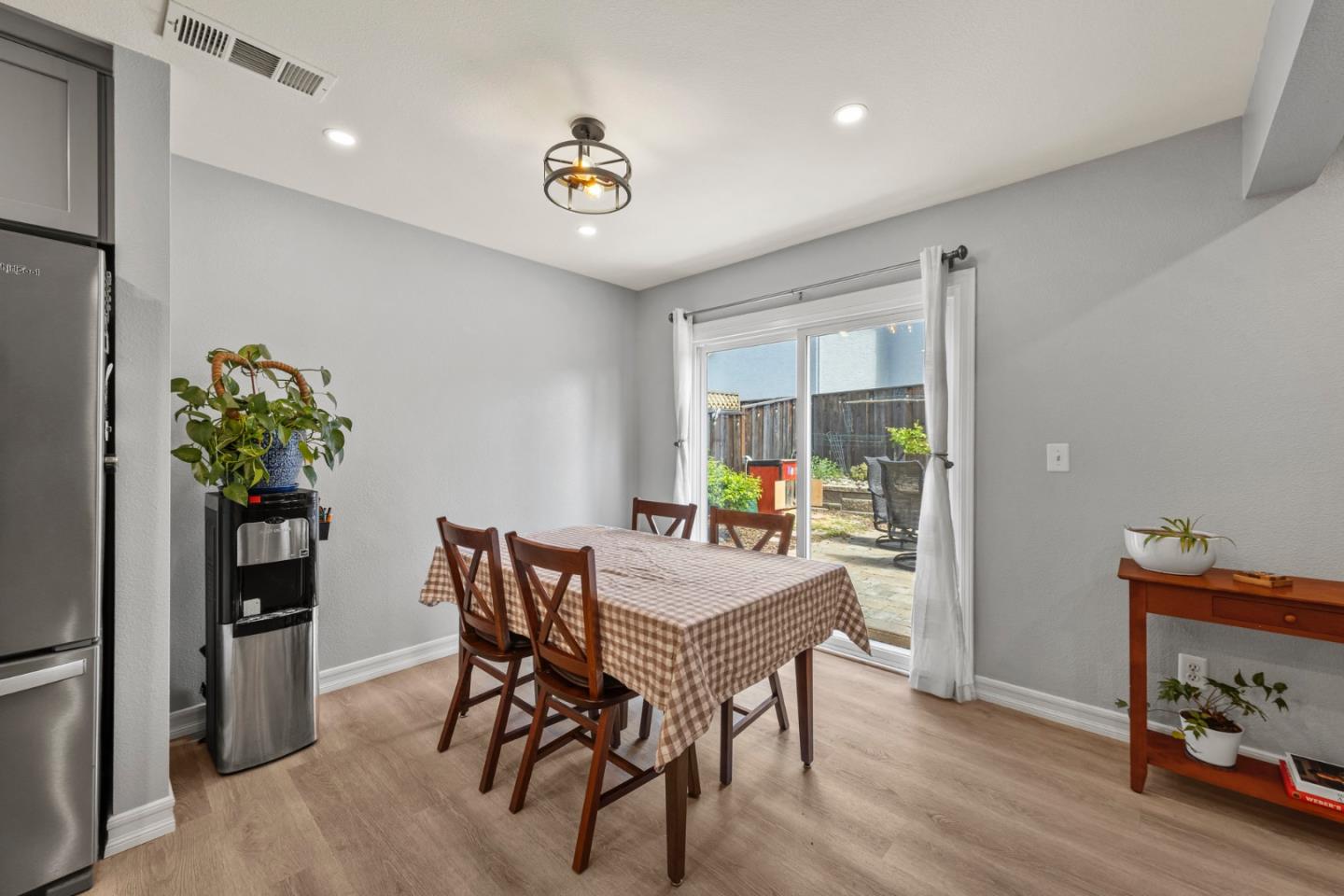 Detail Gallery Image 9 of 22 For 9280 Church St, Gilroy,  CA 95020 - 3 Beds | 2/1 Baths