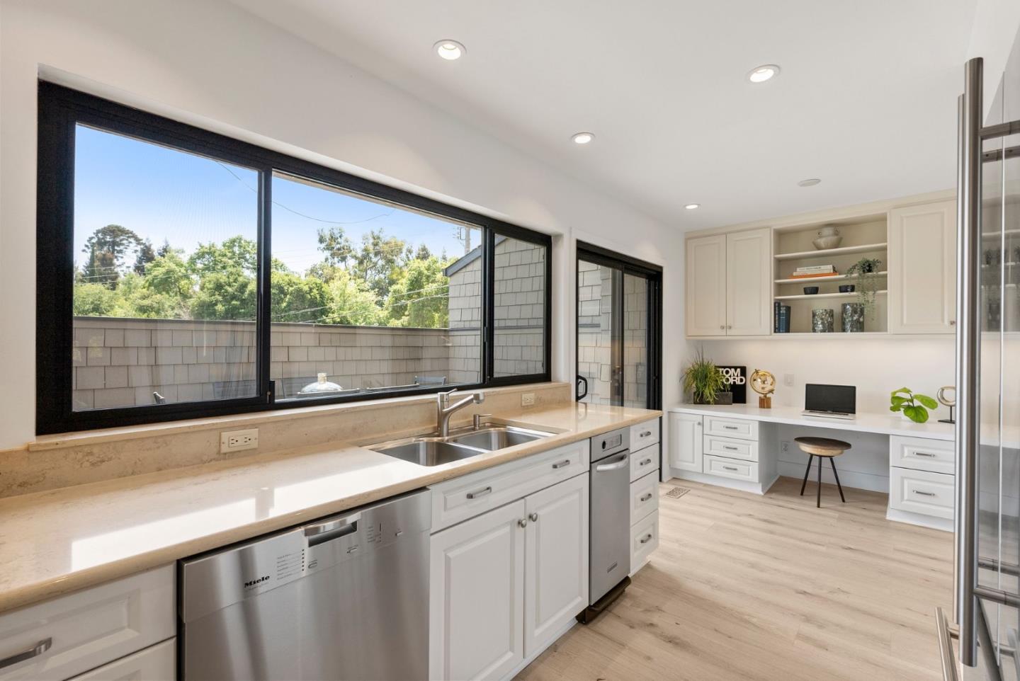 Detail Gallery Image 10 of 22 For 2142 Sand Hill Rd, Menlo Park,  CA 94025 - 3 Beds | 2/1 Baths