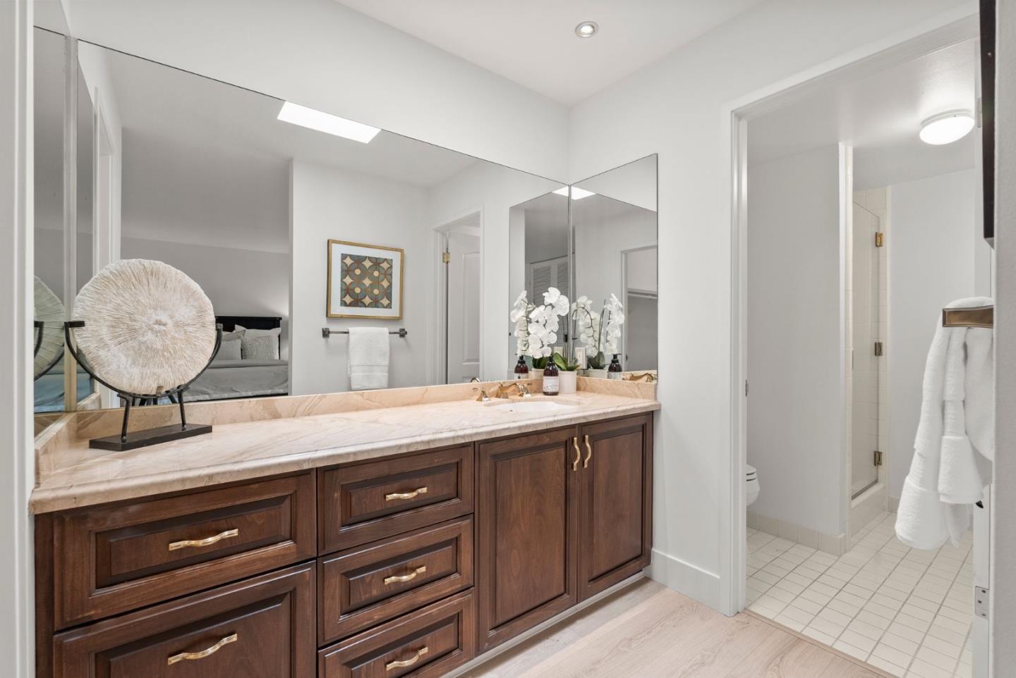 Detail Gallery Image 12 of 22 For 2142 Sand Hill Rd, Menlo Park,  CA 94025 - 3 Beds | 2/1 Baths