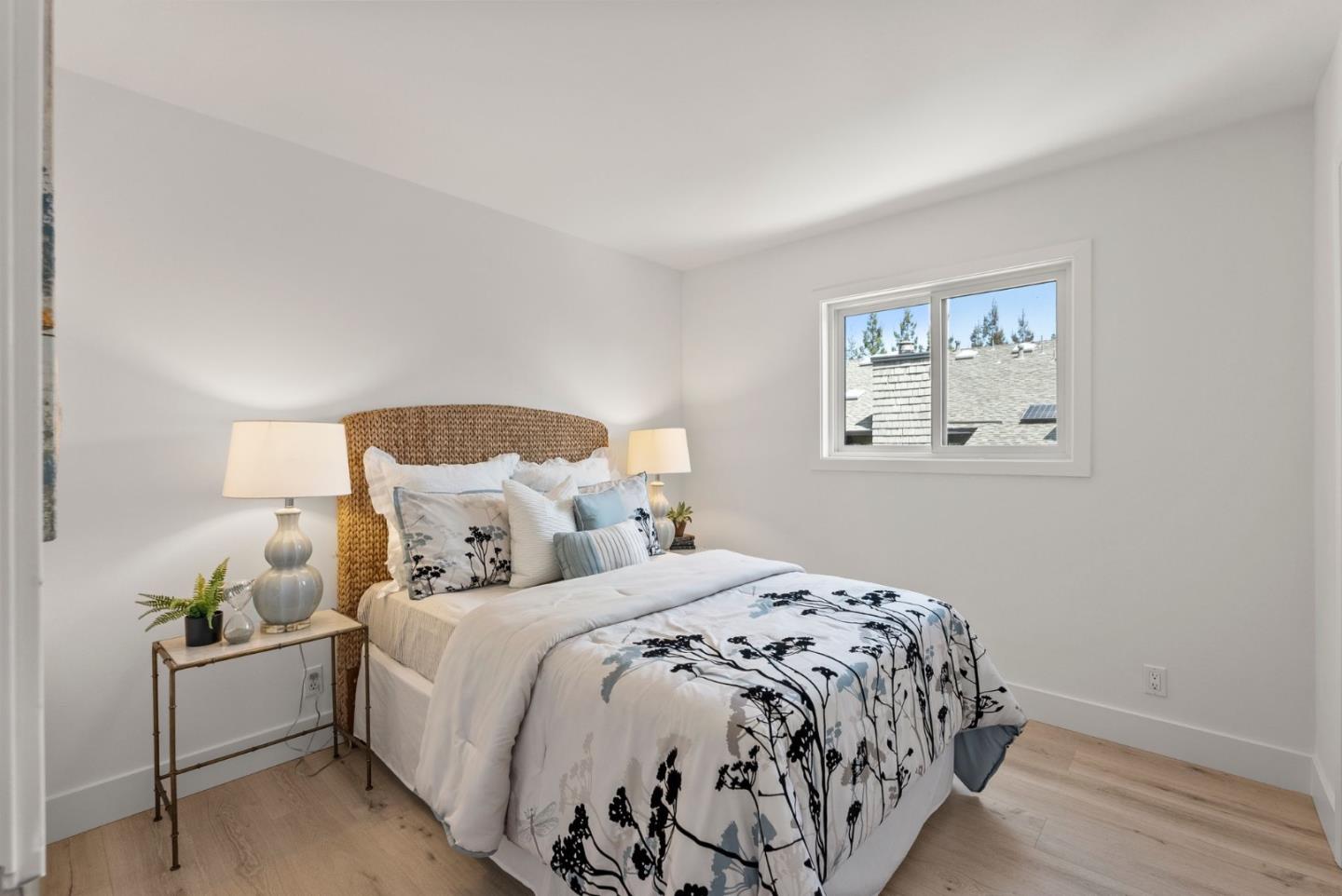 Detail Gallery Image 13 of 22 For 2142 Sand Hill Rd, Menlo Park,  CA 94025 - 3 Beds | 2/1 Baths