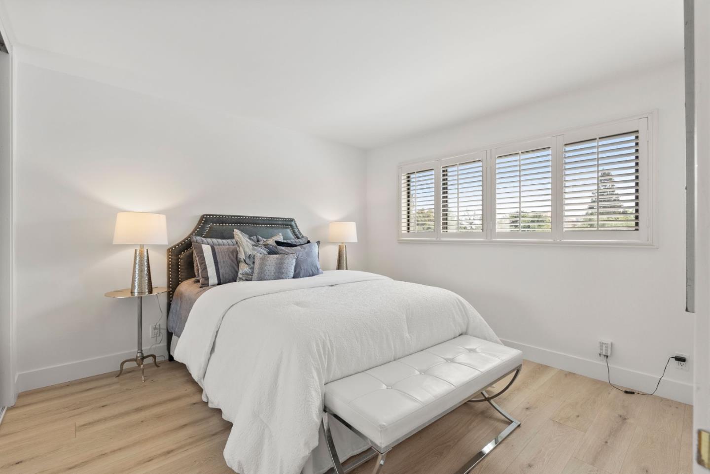Detail Gallery Image 14 of 22 For 2142 Sand Hill Rd, Menlo Park,  CA 94025 - 3 Beds | 2/1 Baths