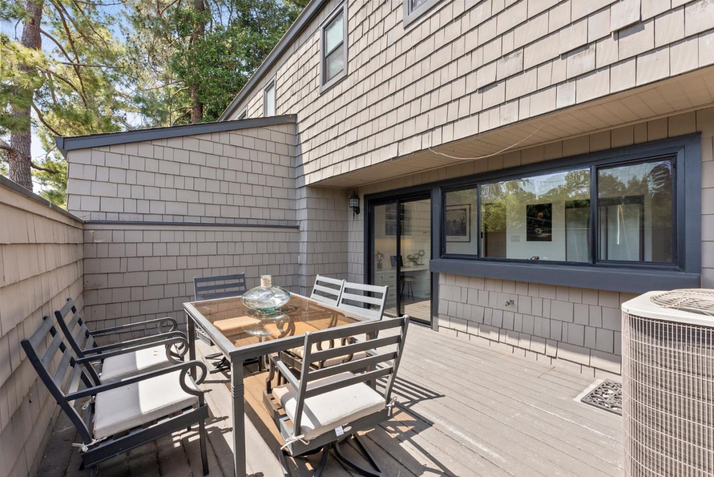 Detail Gallery Image 20 of 22 For 2142 Sand Hill Rd, Menlo Park,  CA 94025 - 3 Beds | 2/1 Baths